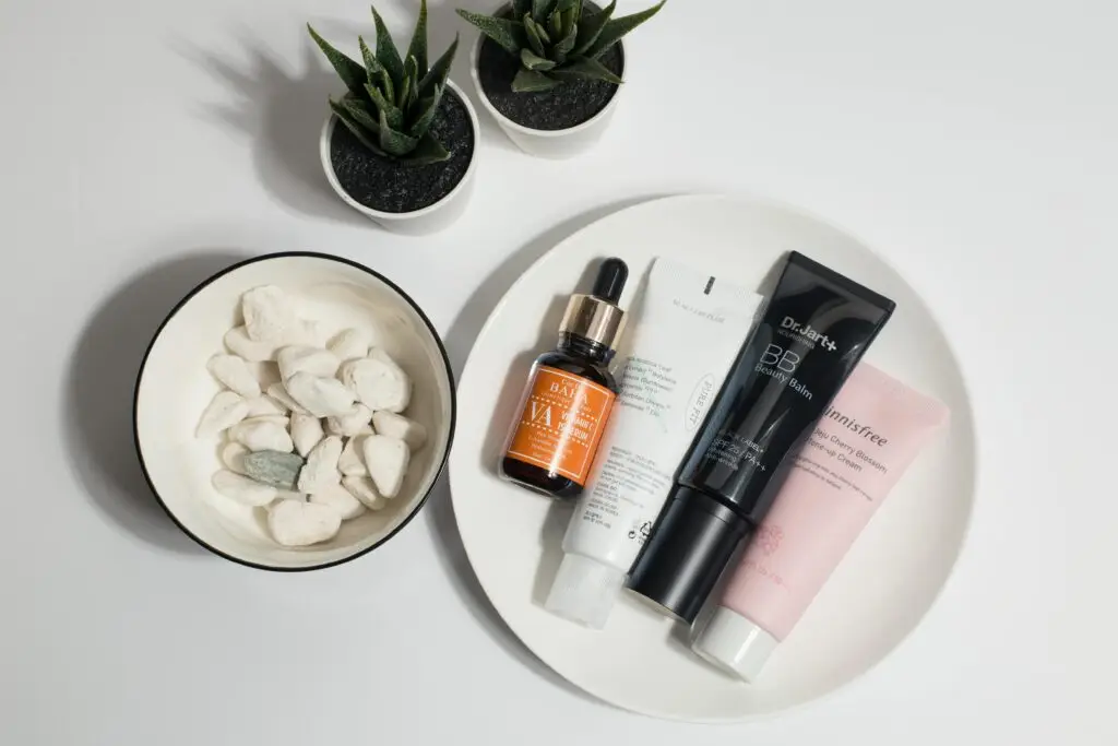 Fond de teint ou BB crème : que choisir pour un teint naturel et adapté à votre peau ?